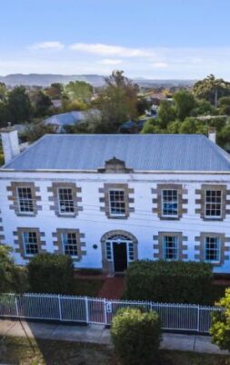 Manor house 1
